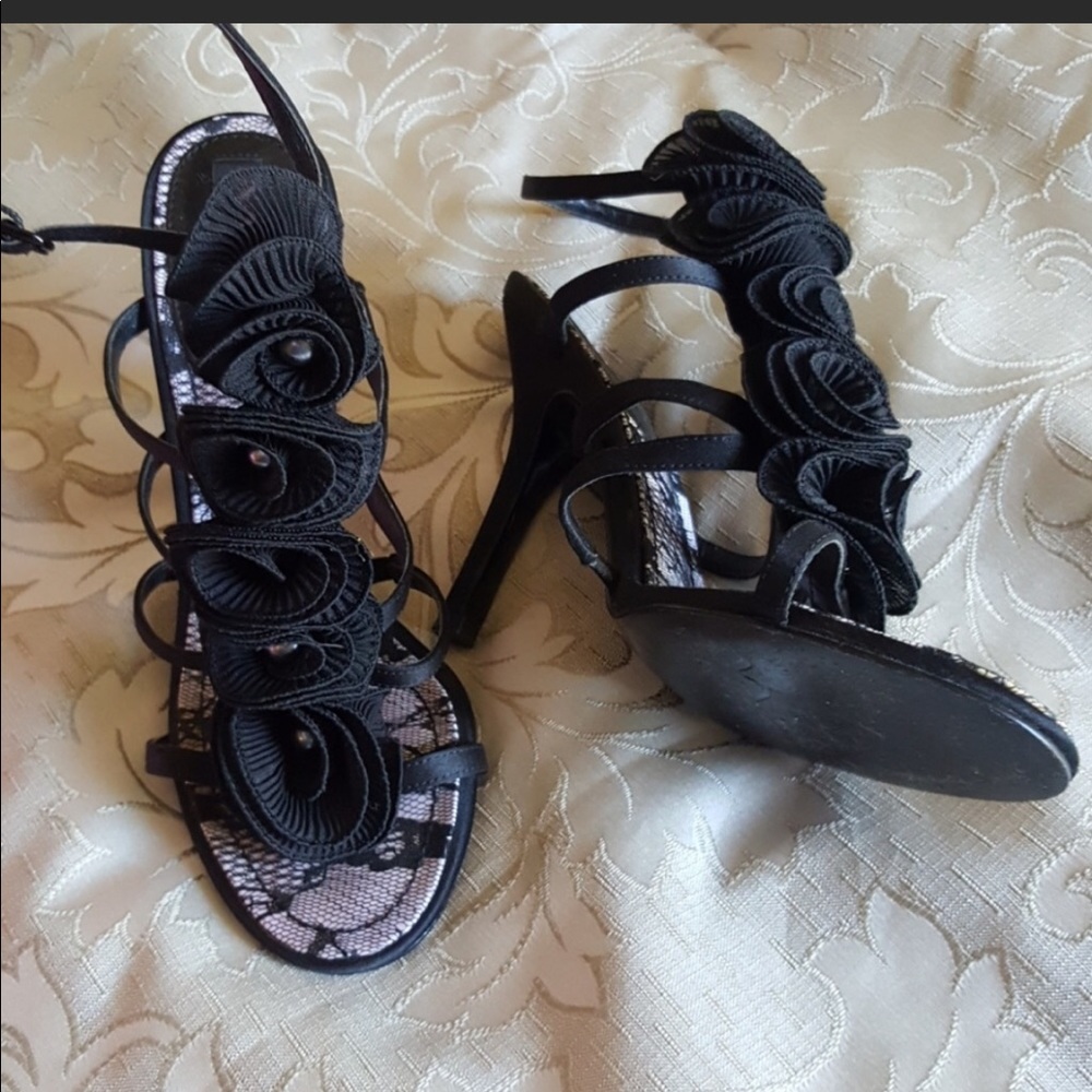 📦 Satin 3D floral sandals